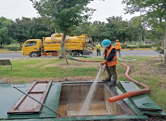 富拉尔基化油池清理